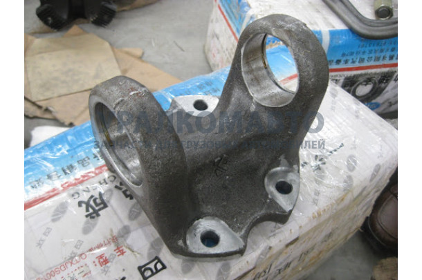 Фланец карданного вала 180x4 с насечкой крестовина 57x144